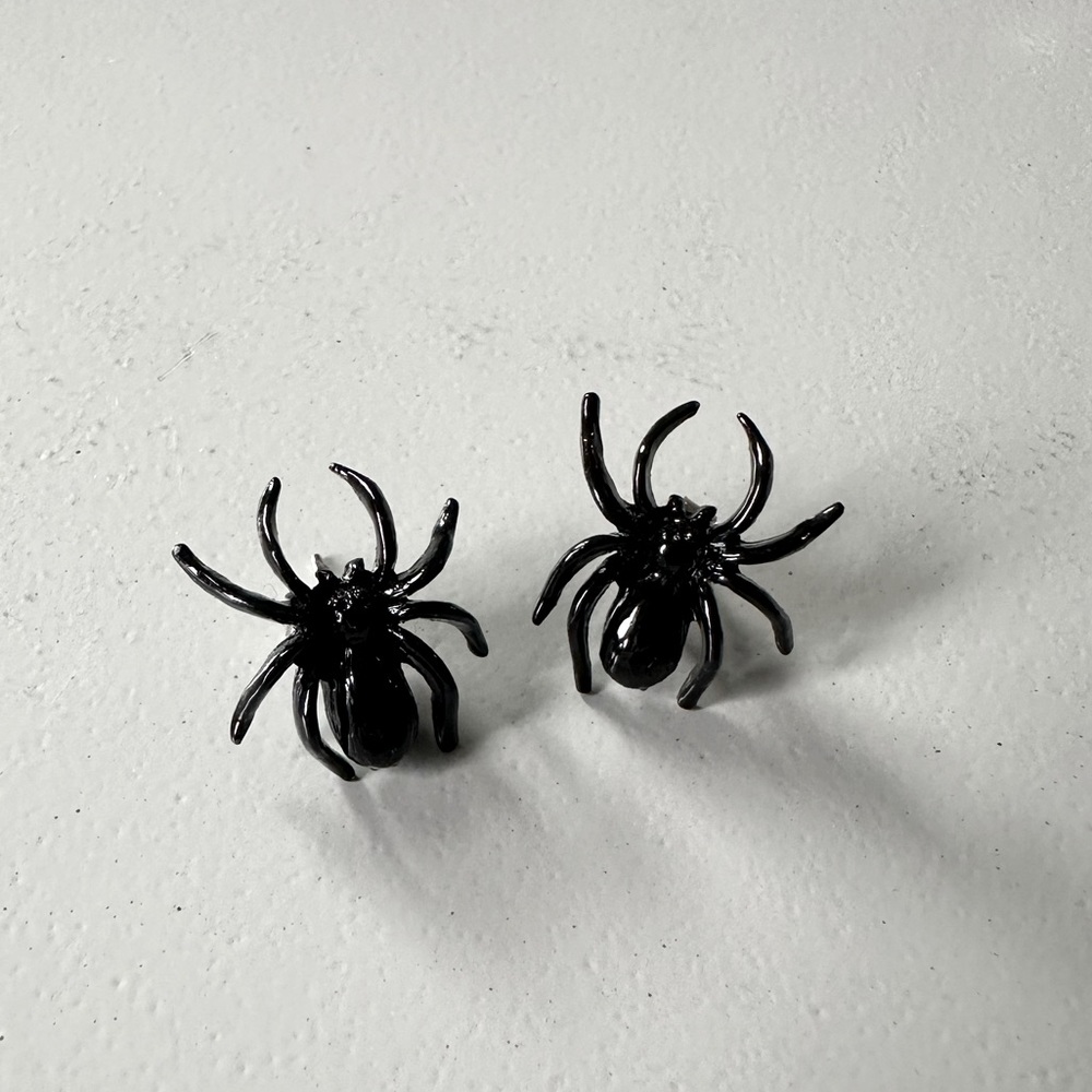 Black Spider Earrings 🕷️